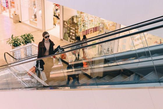 Find women to date in real world